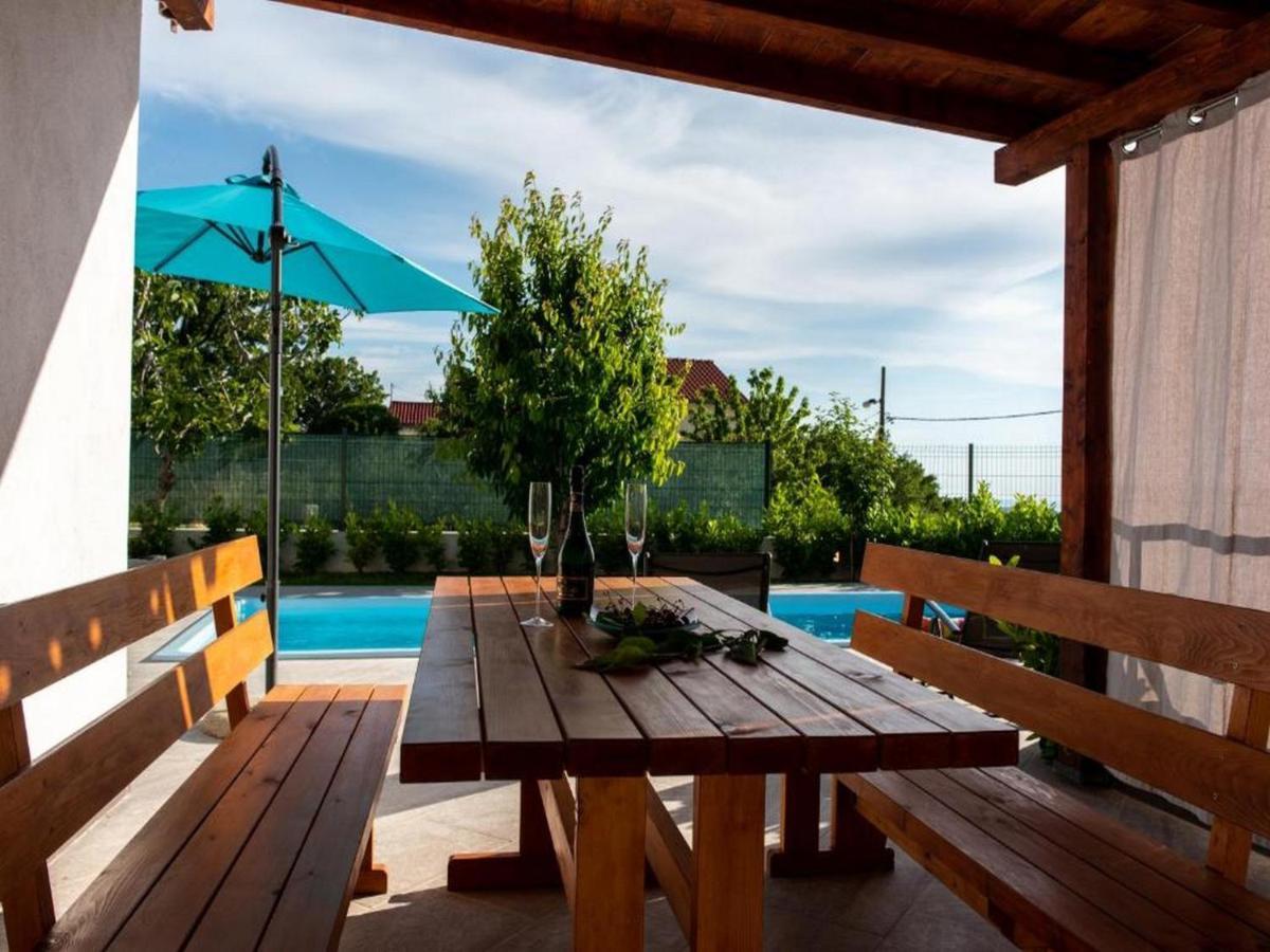 Holiday Home Mons Aureus Gornje Sitno Dış mekan fotoğraf