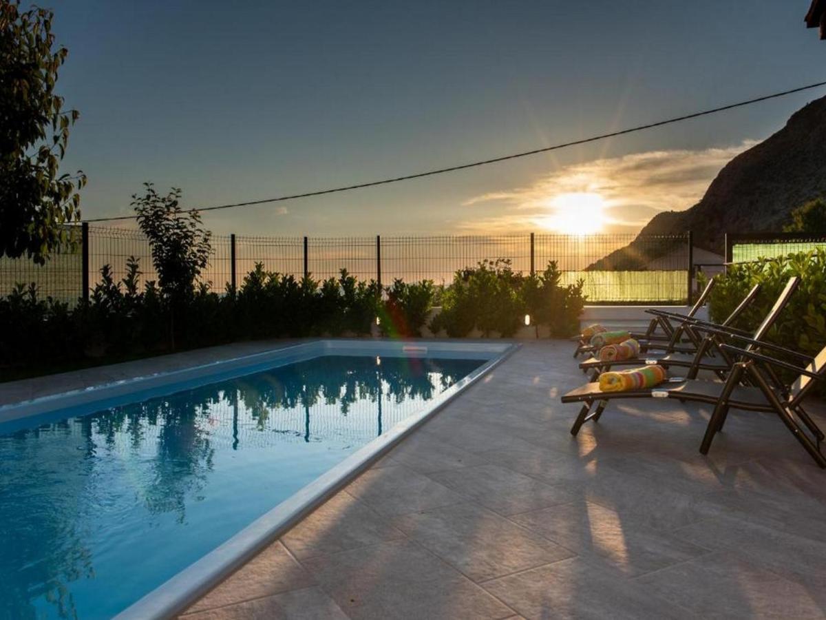 Holiday Home Mons Aureus Gornje Sitno Dış mekan fotoğraf