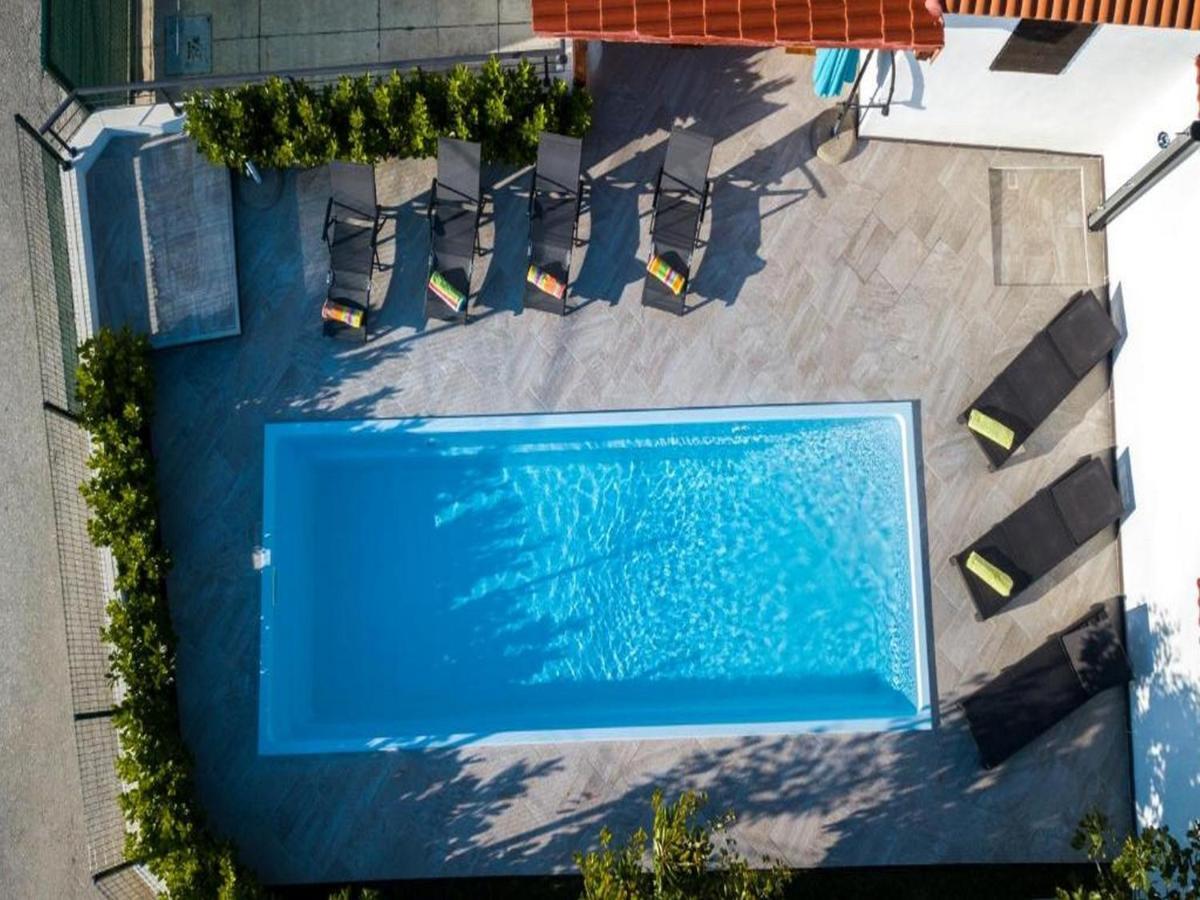 Holiday Home Mons Aureus Gornje Sitno Dış mekan fotoğraf