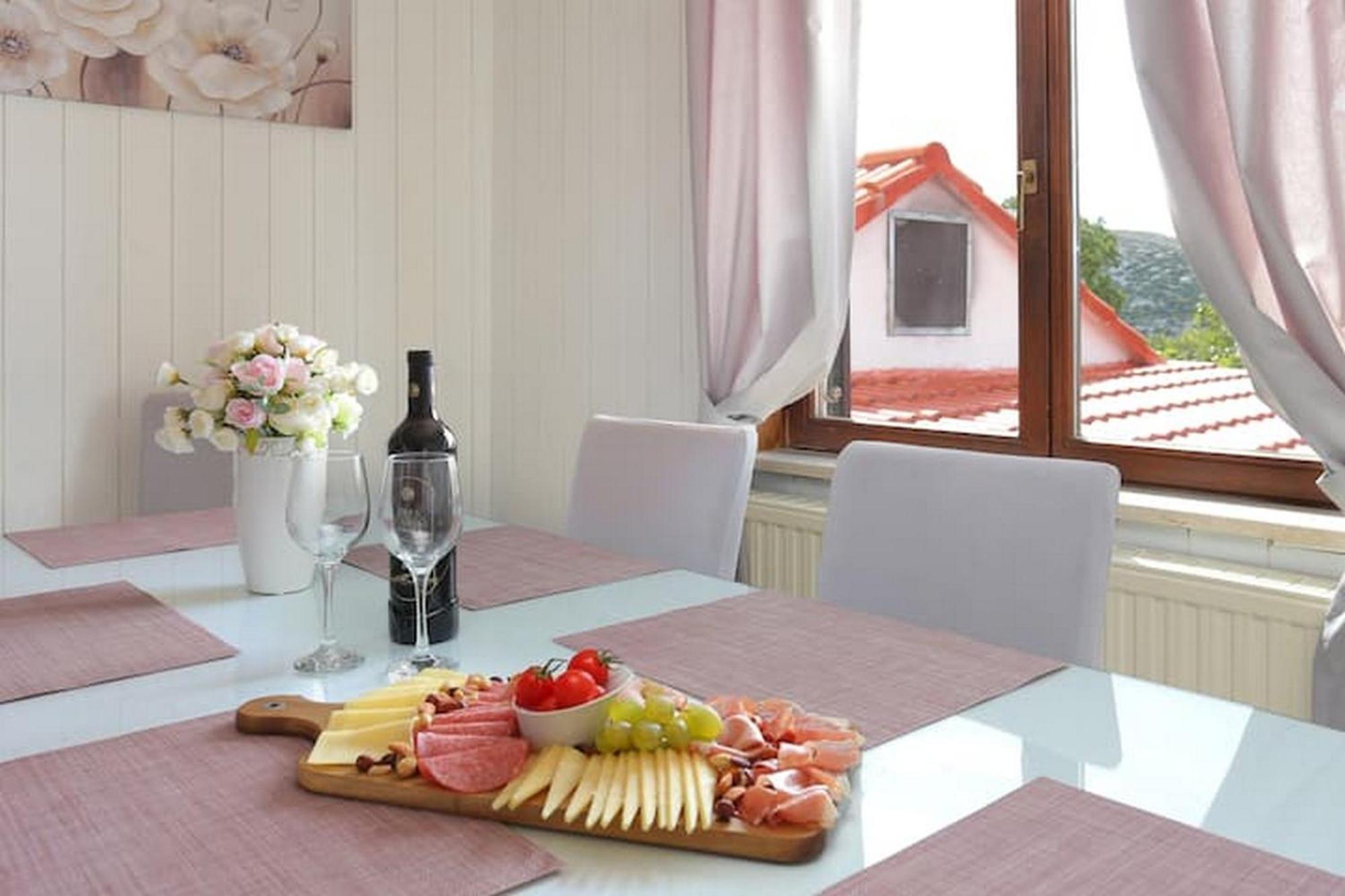 Holiday Home Mons Aureus Gornje Sitno Dış mekan fotoğraf