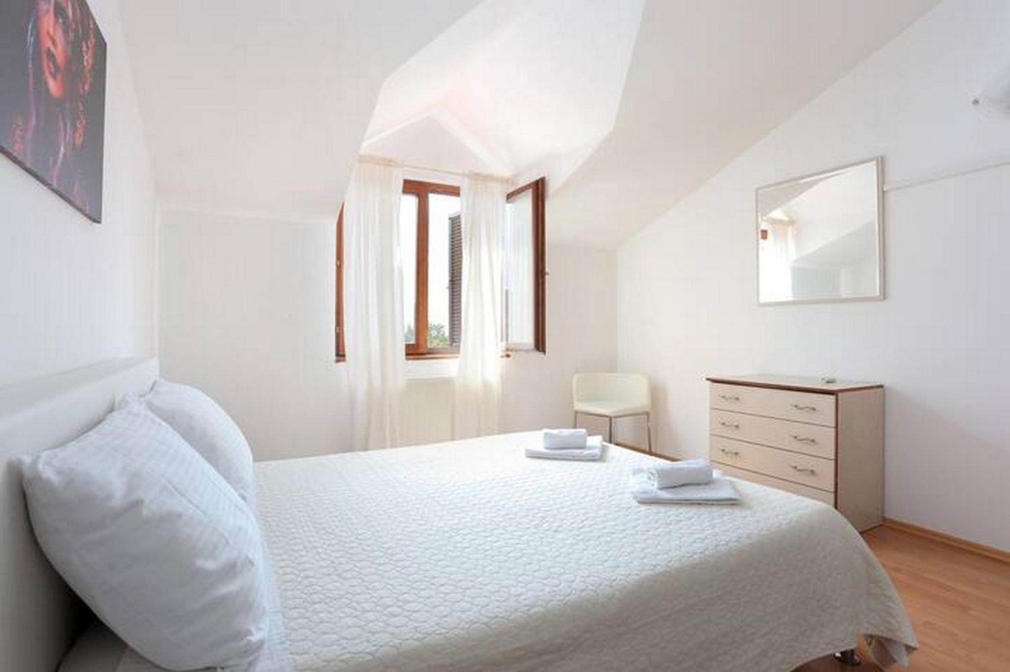 Holiday Home Mons Aureus Gornje Sitno Dış mekan fotoğraf