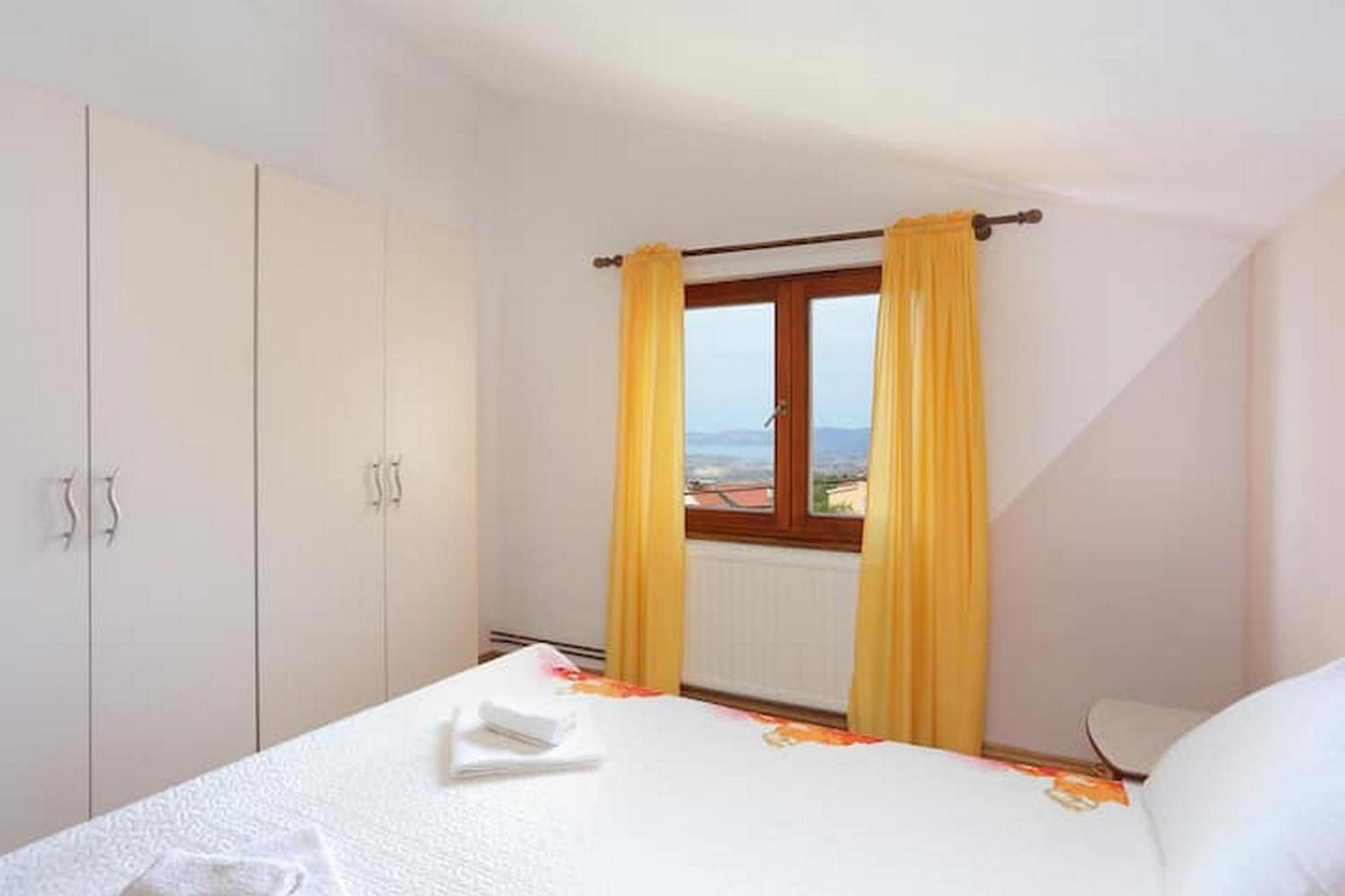 Holiday Home Mons Aureus Gornje Sitno Dış mekan fotoğraf