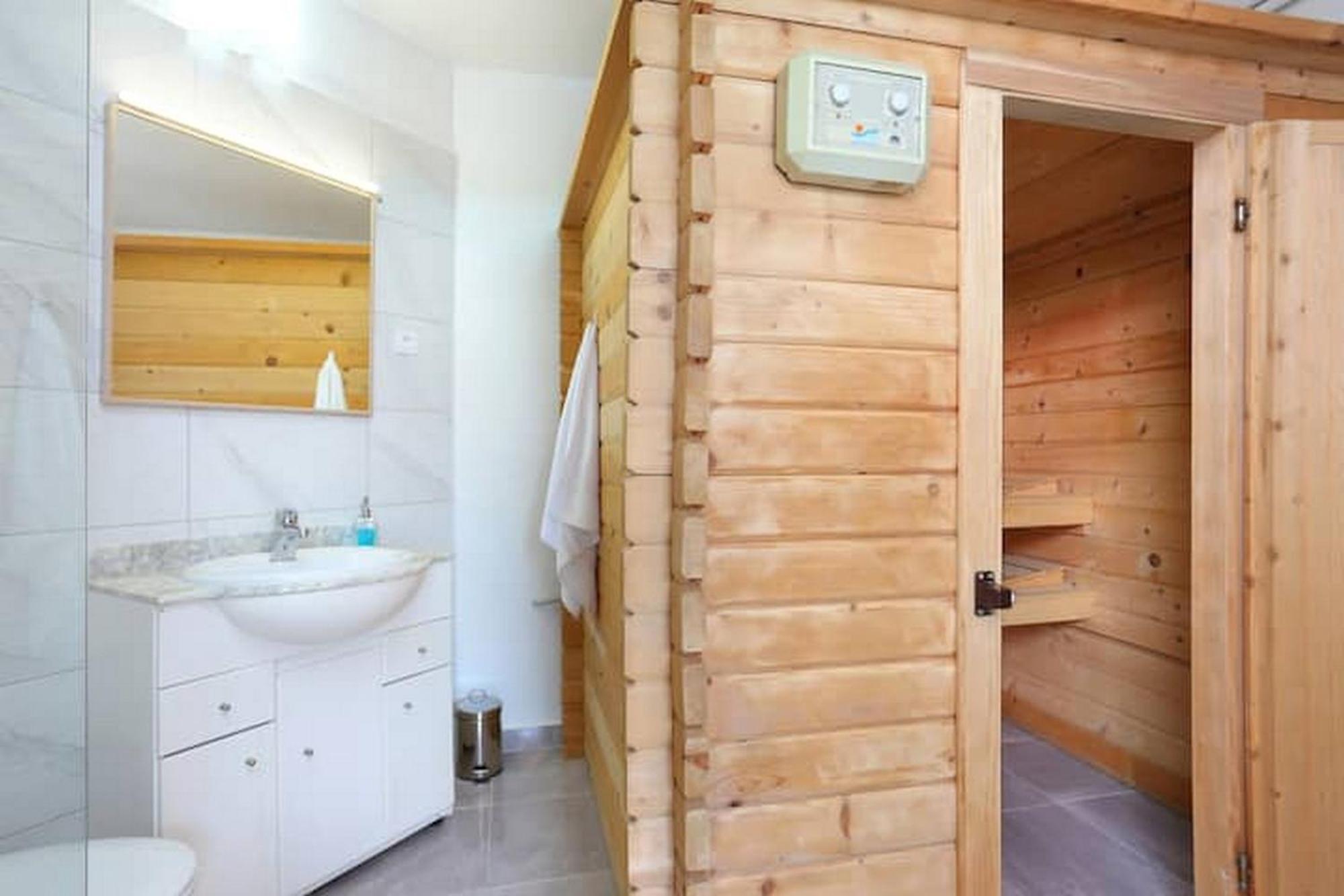Holiday Home Mons Aureus Gornje Sitno Dış mekan fotoğraf