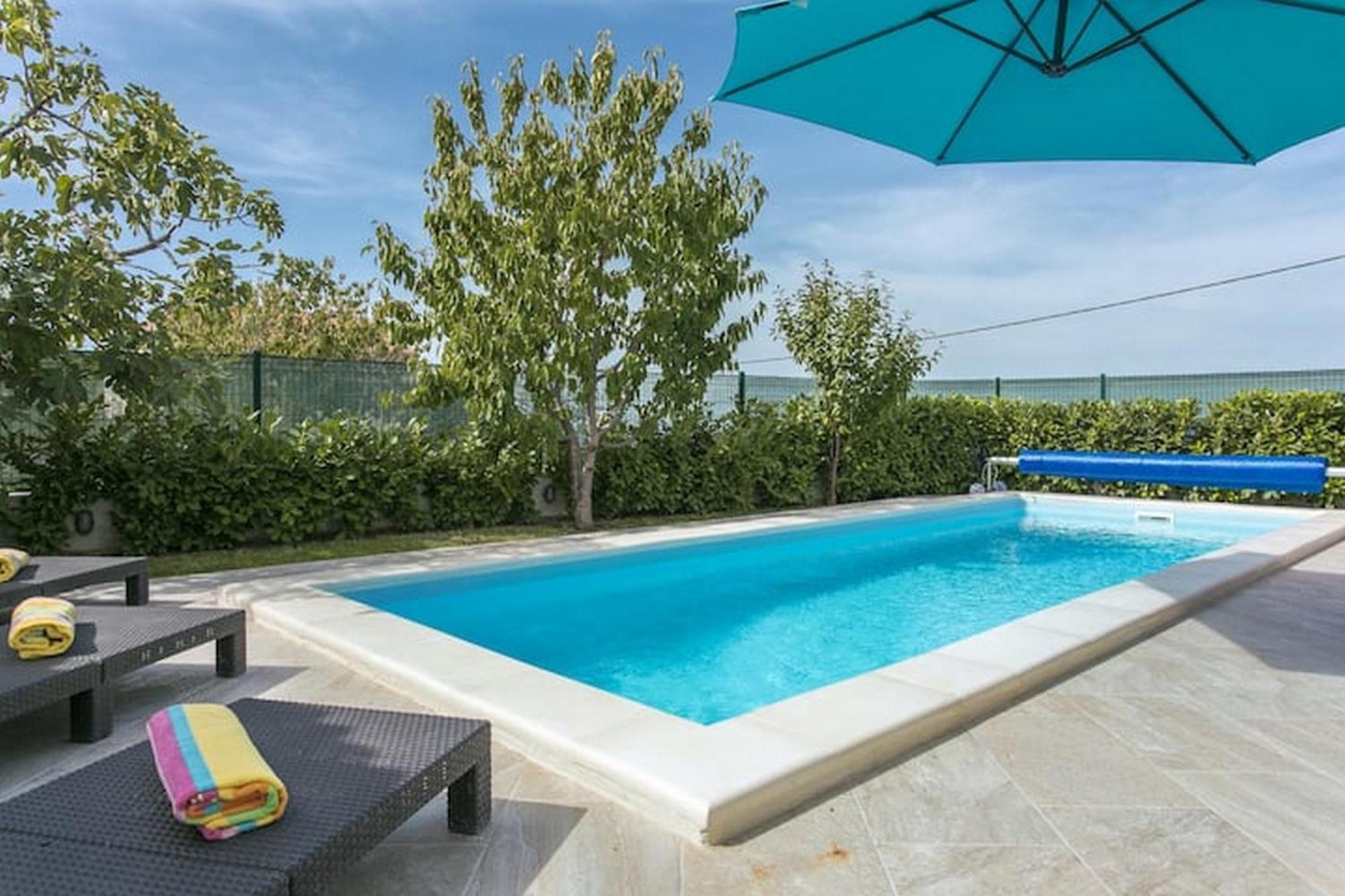 Holiday Home Mons Aureus Gornje Sitno Dış mekan fotoğraf