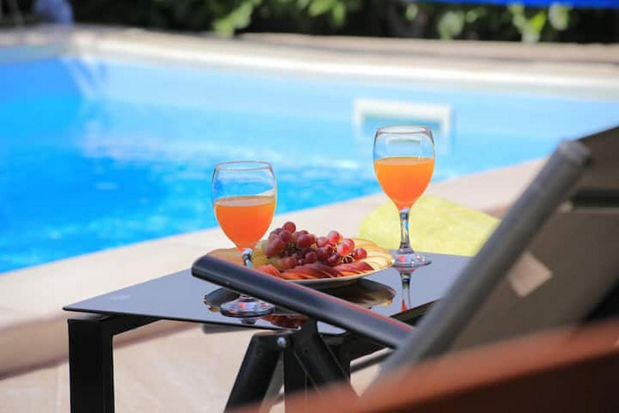 Holiday Home Mons Aureus Gornje Sitno Dış mekan fotoğraf