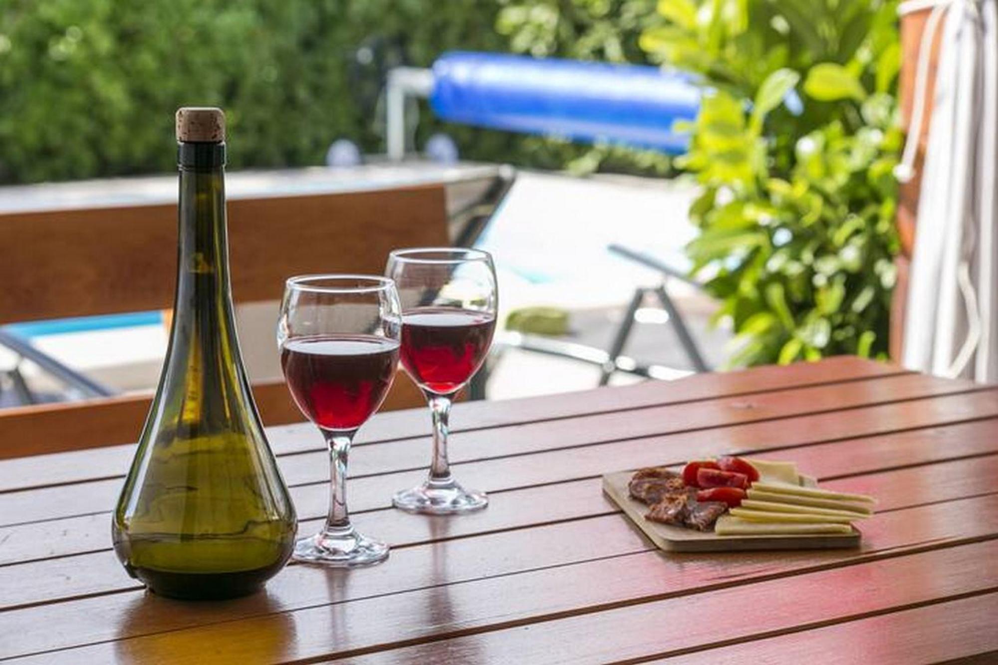 Holiday Home Mons Aureus Gornje Sitno Dış mekan fotoğraf